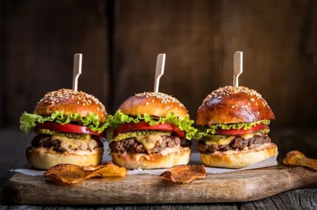 Renowned Eatery in Texas Offers the 'Finest Cheeseburger' in the Entire State