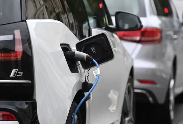 Malfunctioning EV chargers in Burlingame set for replacement