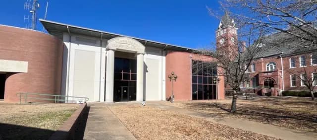 A judge in Clark County has instructed a bond company to cover a $100,000 bond for a suspect who fled the area.